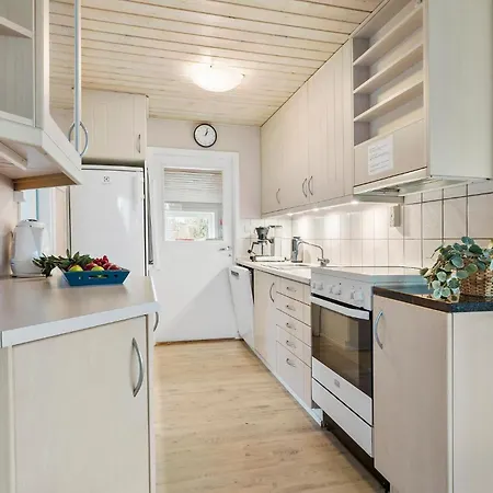 2 Bedroom In Rodby 度假居 *